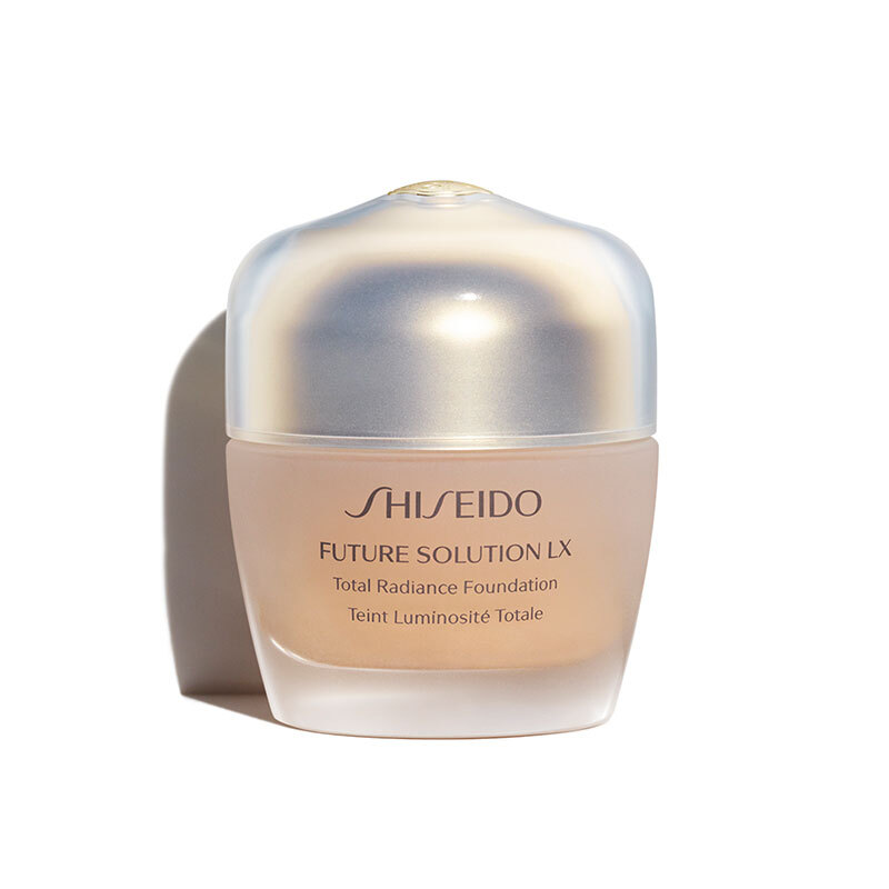 Future Solution LX Total Radiance Foundation E SPF15