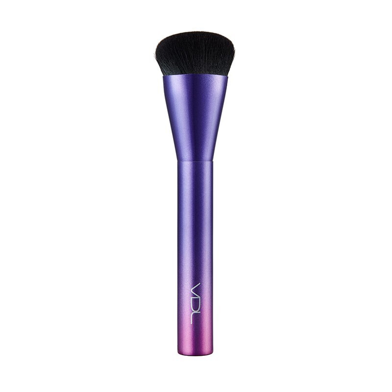 Flawless Foundation Brush Pantone18