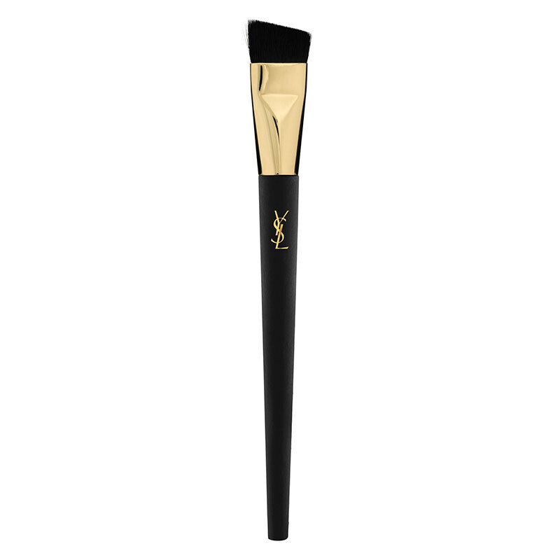 Contouring And Strobing Face And Eye Brush
