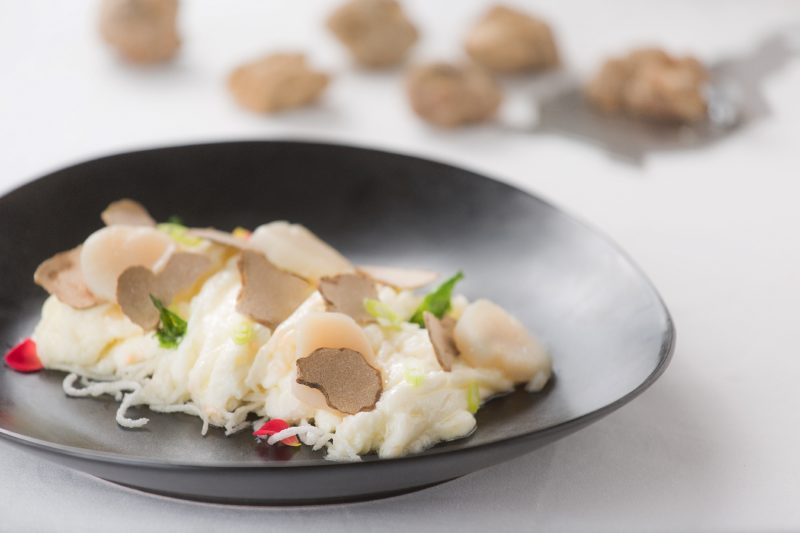 2016-09-man-hing-scrambled-egg-white-with-scallops-served-with-white-truffle