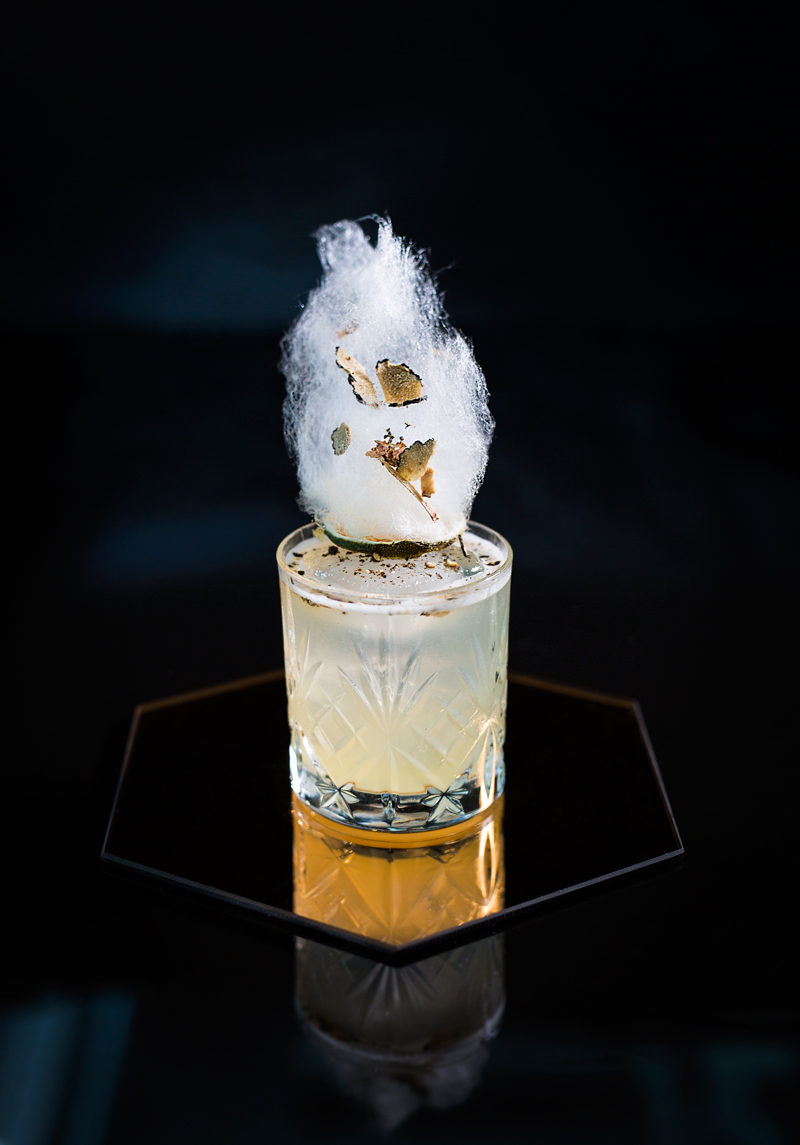 head-in-the-truffle-cloud-cocktail-pear-vanilla-with-cotton-candy-cloud-laced-with-alba-white-truffle-shavings-hk188-1