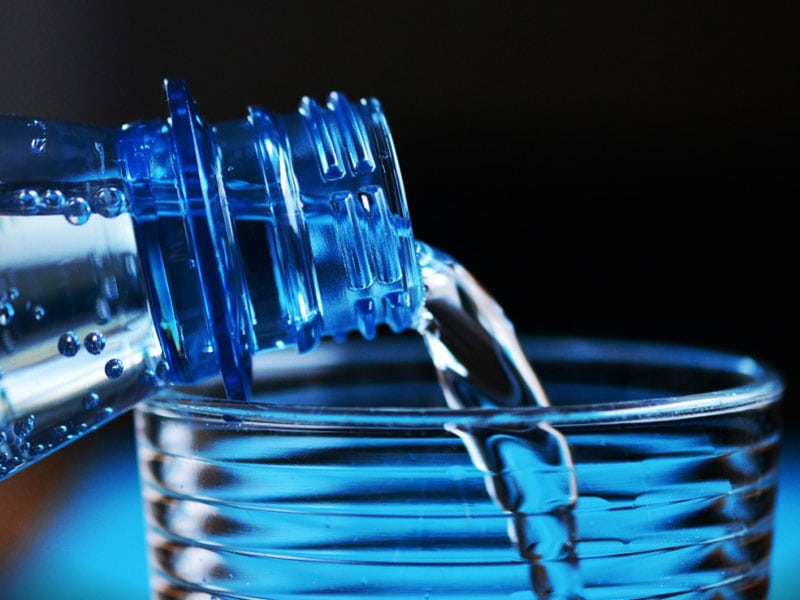 「喝水法」做對6個月就能擁有水潤皮膚！別錯過1日5個飲水最佳時機