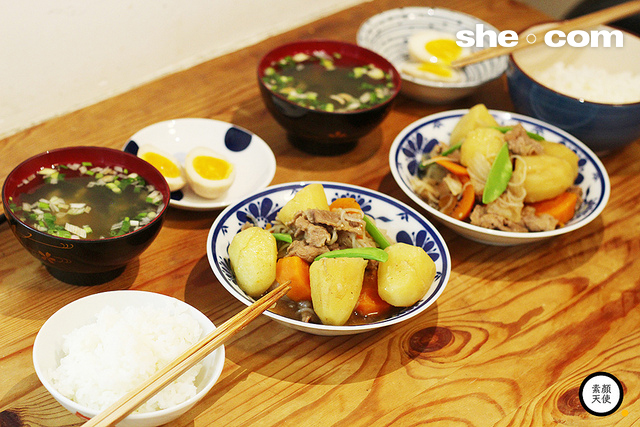 日本家庭的家常料理薯仔燉肉 (肉じゃが)