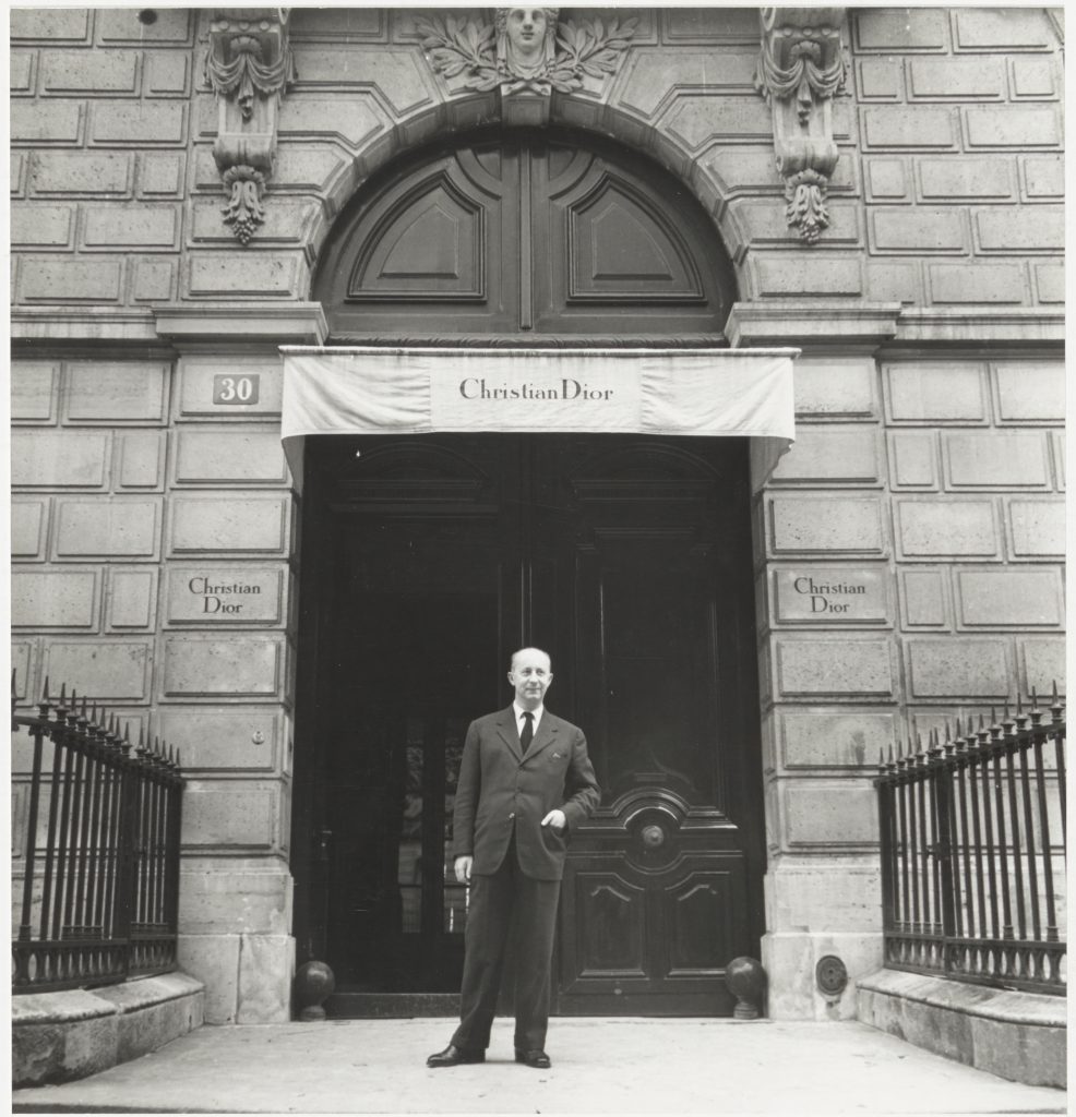 Mr Dior in front of the 30, Avenue Montaigne, 1948
