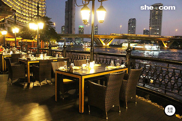 曼谷篇 2019 (二) 河畔浪漫玻璃屋吃泰國菜：Salathip @ Shangri-la Hotel, Bangkok