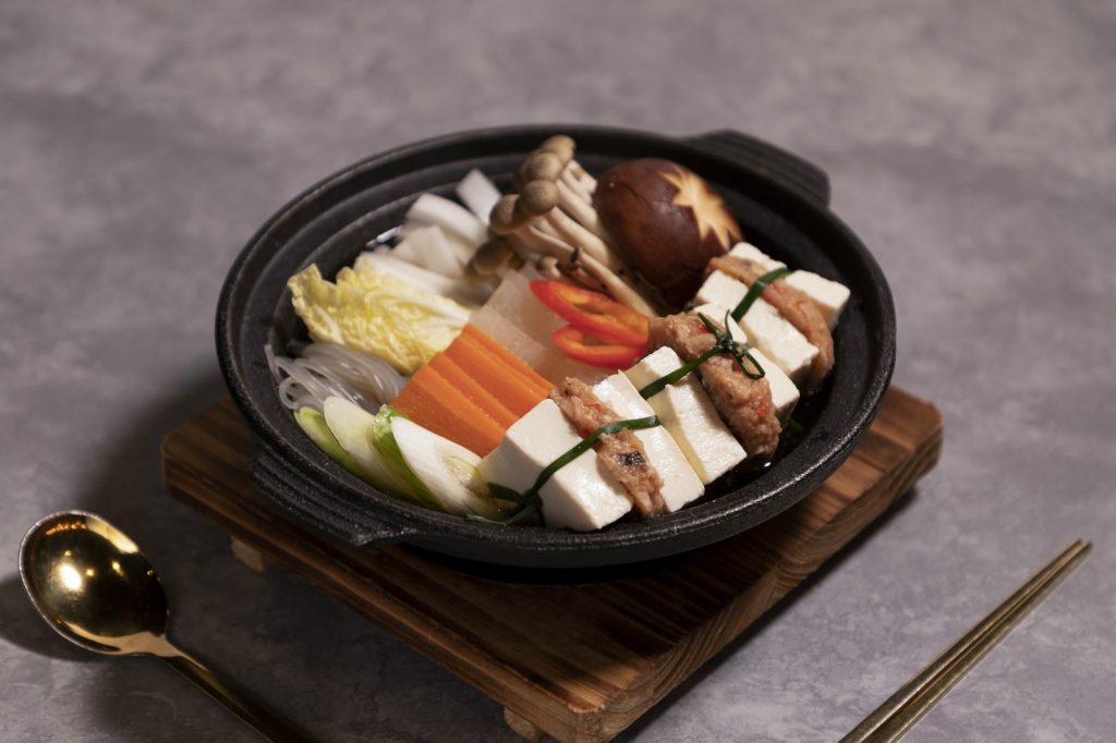 韓式特盛上素湯鍋配未來漢堡肉餅弄腐御結Korean premium vegetarian broth in hot Pot with Beyond Burger Tofu