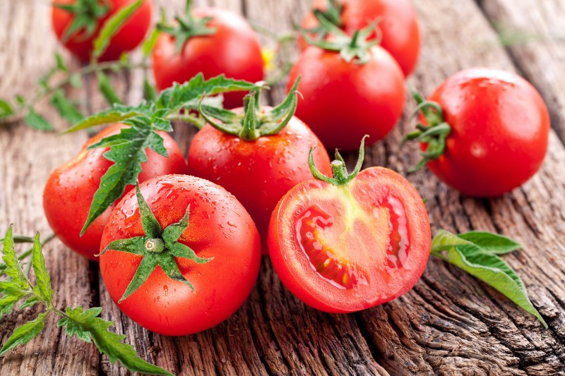 蕃茄含豐富的維他命C及茄紅素，可提升皮膚的抗氧化及抗紫外線能力，是保持白滑皮膚的重點食物。