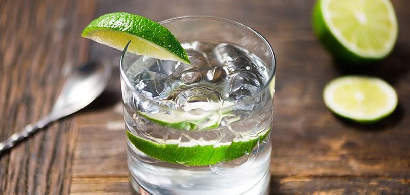  GIN AND TONIC
