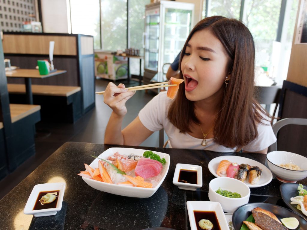 食壽司都會致肥？6件壽司等於大約一碗飯！營養師教你食避開壽司的致肥陷阱