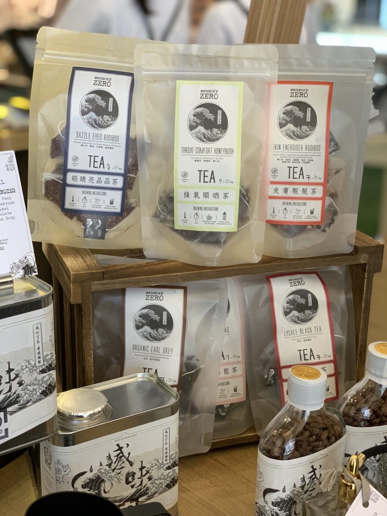 sensory ZERO的Q-grader咖啡鑑定師團隊，採購來自各國咖啡種植區域和有聲望農場的精品咖啡，烘焙工匠仔細烘焙出完美咖啡。咖啡烘焙工匠帶來全球精品咖啡，手工精釀啤酒及特式全日美食，同時盡情享用招牌自製美食及甜點。