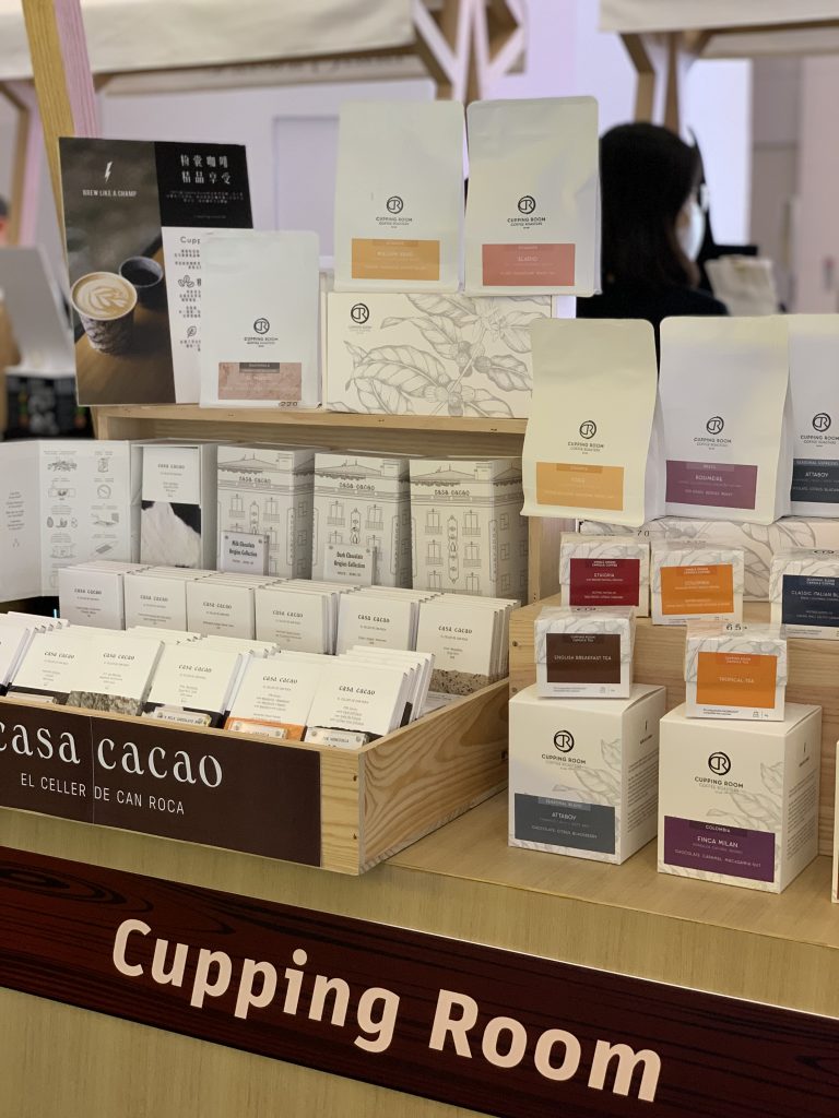 Cupping Room Coffee Roasters是一所屢獲殊榮的特色咖啡烘焙廠，提供標誌性的咖啡產品，如咖啡豆、膠囊、滴濾袋等，為咖啡愛好者帶來優質享受！