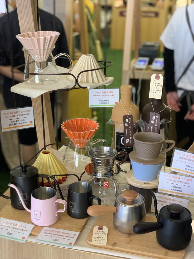 MYOC Coffee為日系咖啡選物店，精選日本咖啡職人新鮮烘焙的咖啡，以及日系高質感沖煮器具，讓您享受美好的咖啡體驗。咖啡儀式感，療癒自己的時刻。