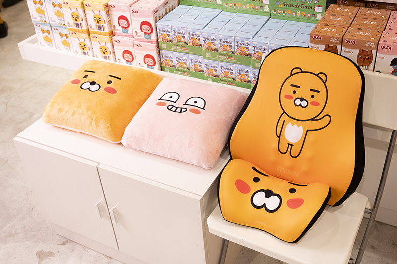 Ryan _ Apeach方形按摩枕(HK$498)及Ryan汽車按摩墊(HK$588)