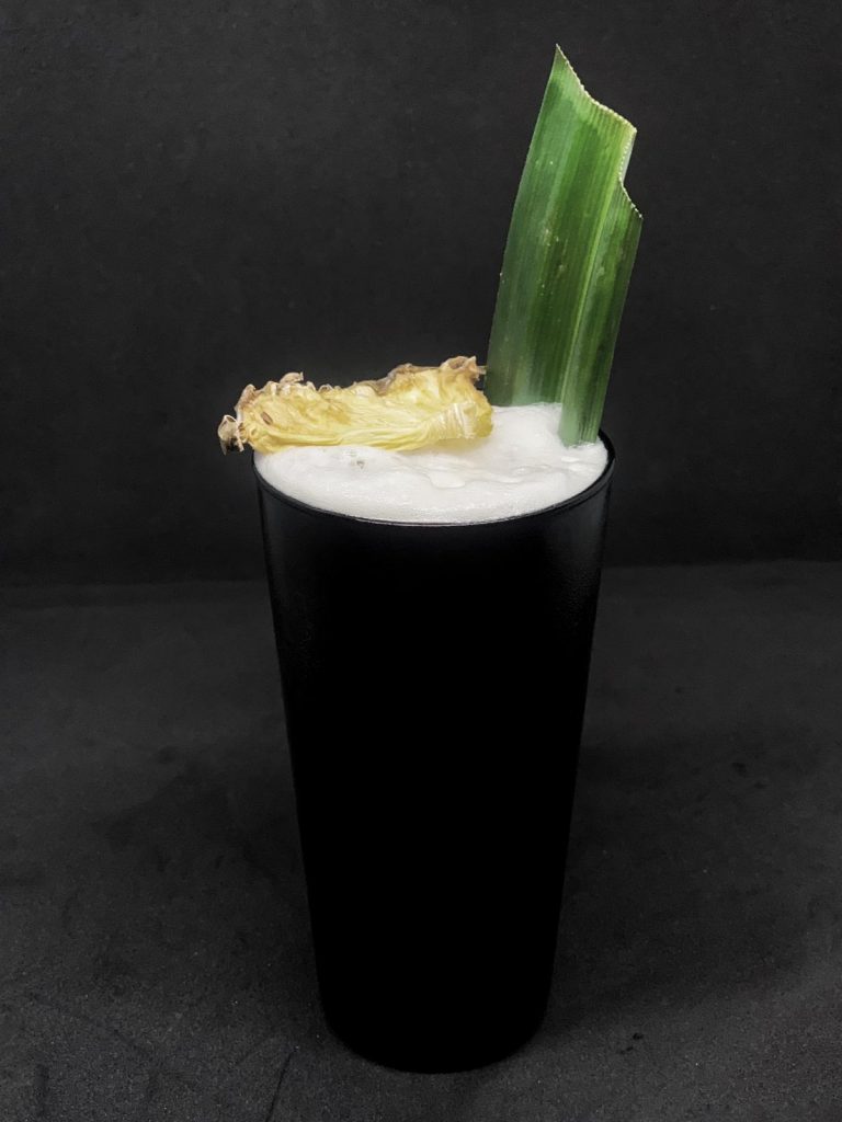Bryan用了一款不含酒精、來自倫敦的烈酒Seedlip。透過加入不同的香料、菠蘿及斑蘭糖漿，使Onyx的味道比其他酒更芳香，富有堅果味。