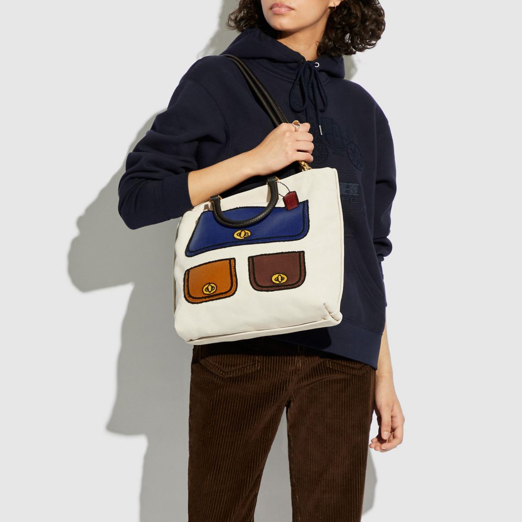 COACH TOTE 29 錯視畫印花回收帆布托特手袋（HKD 3,500）