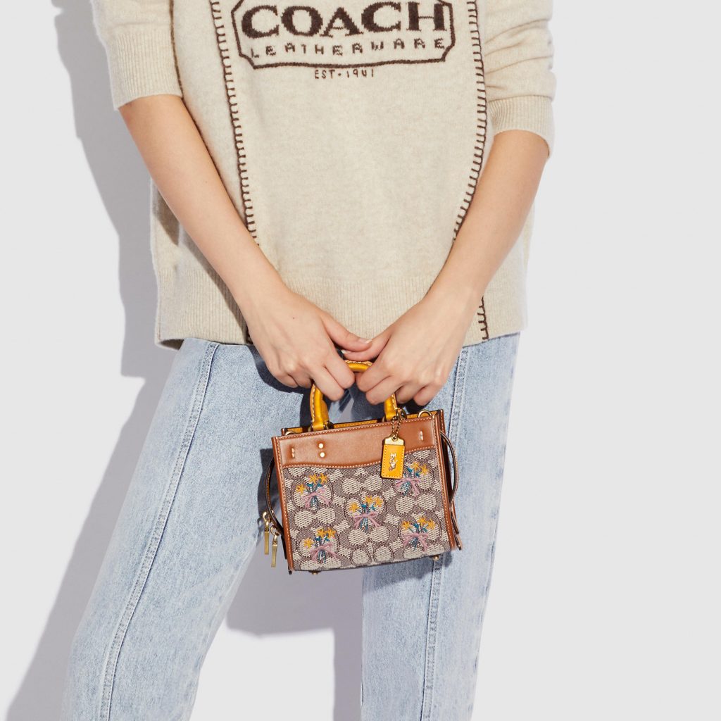 COACH ROGUE 17 經典 SIGNATURE 緹花面料花束主題刺繡手袋