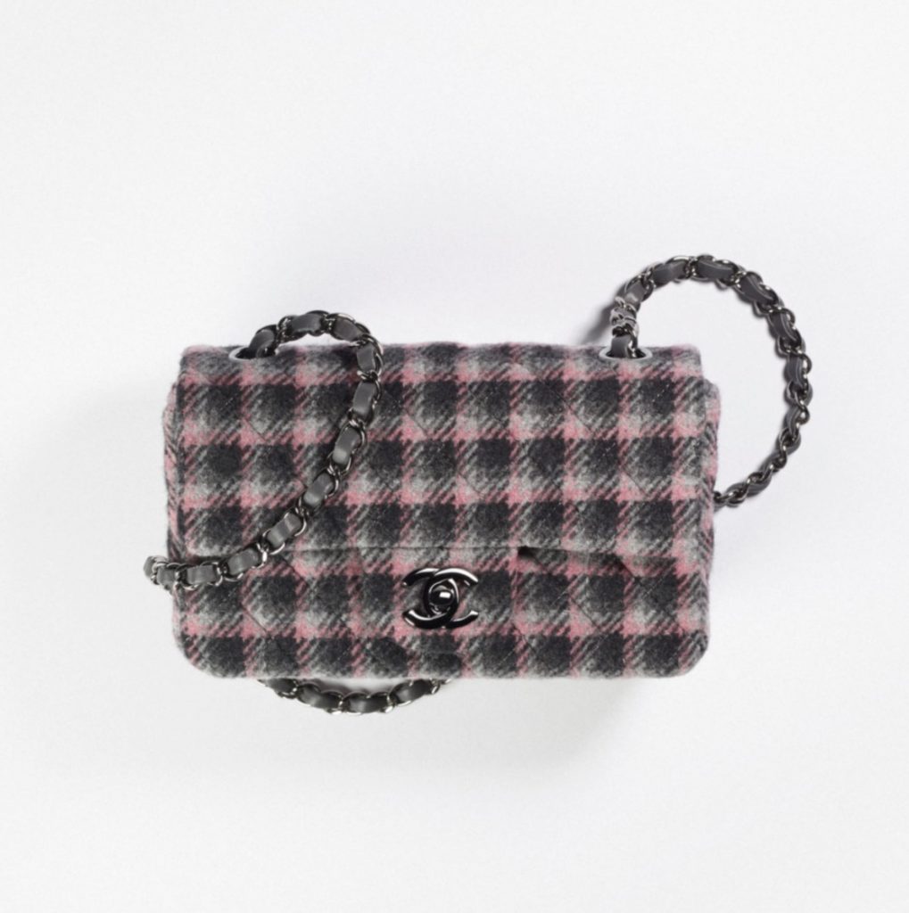 CHANEL粉紅拼黑羊毛 Flap Bag（HK$30,900）