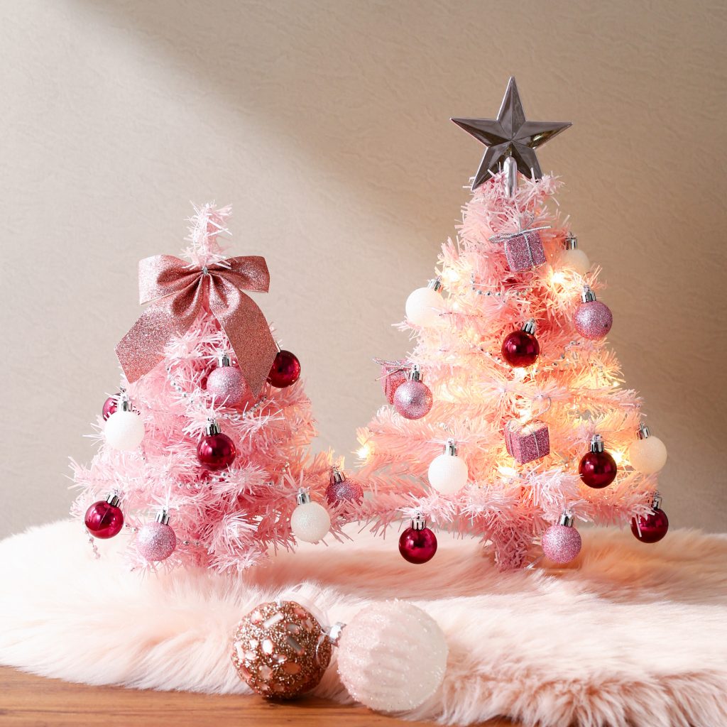 桌上聖誕樹套裝 S Size (W200×D200×H310mm) HK$$250、M Size，配備LED燈泡 (W260×D260×H410mm) HK$350