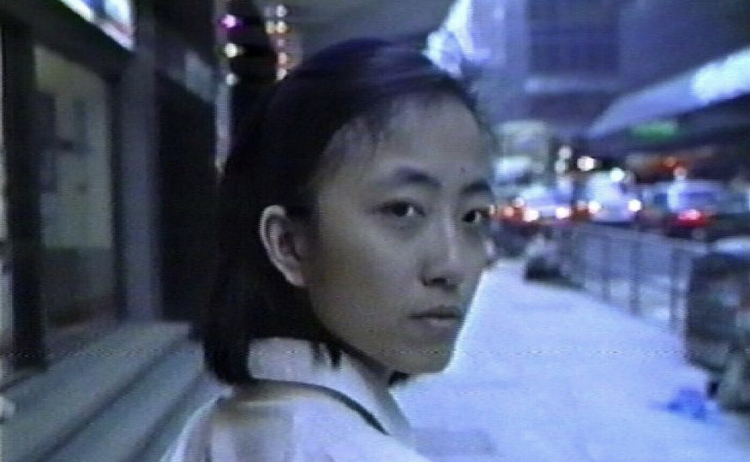 馮美華，《她說為何是我》，1989年，單頻道VHS影帶轉數碼錄像（彩色，有聲），M+，香港，© 馮美華