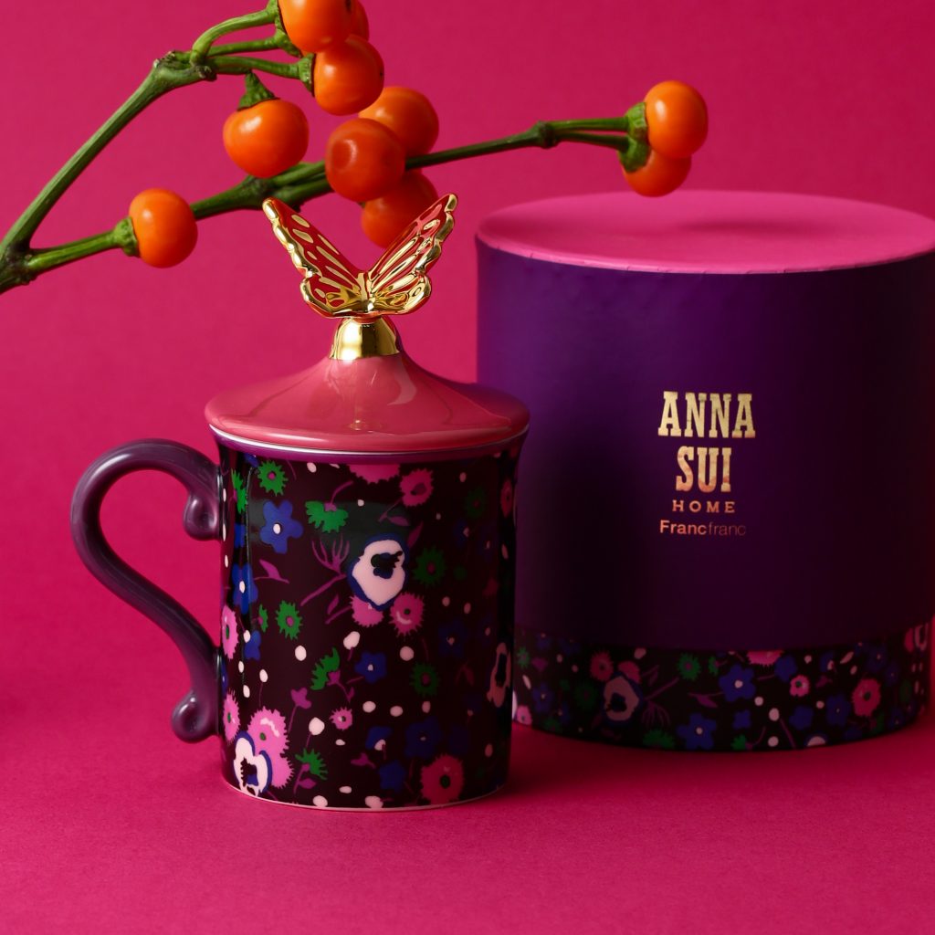 ANNA SUI HOME Francfranc水杯以具代表性的蝴蝶和玫瑰標誌作為水杯杯蓋的設計，水杯上的圖案就有碎花、ANNA SUI店舖等。(Flower Pink) HK$220