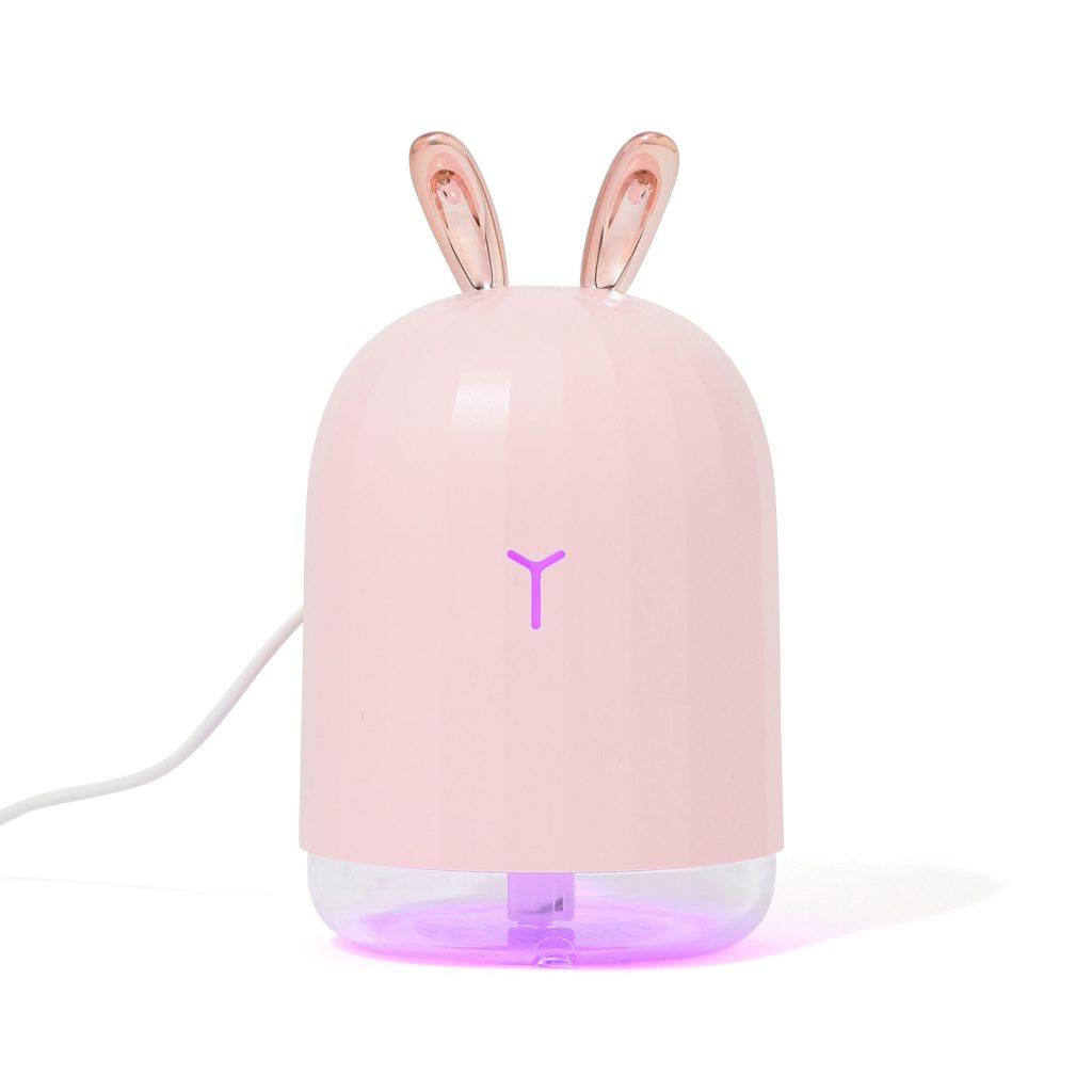 MINI USB 加濕器Size細細，可以USB充電，兔仔或鹿款外型設計都十分可愛，開啟電源後自動幻彩亮燈。HK$200