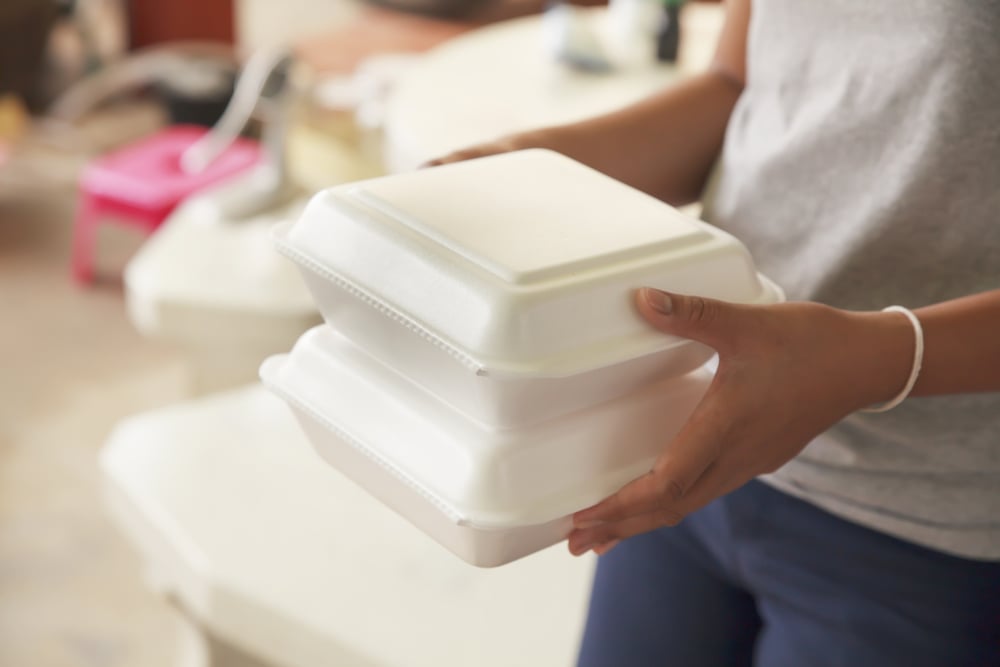 用消毒紙內拭抹包裝袋及食物盒表面
