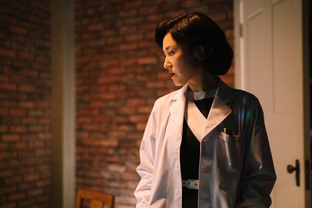 《金宵大廈2》女主角李施嬅就在這條戲劇線中飾演陳山聰的精神病醫生