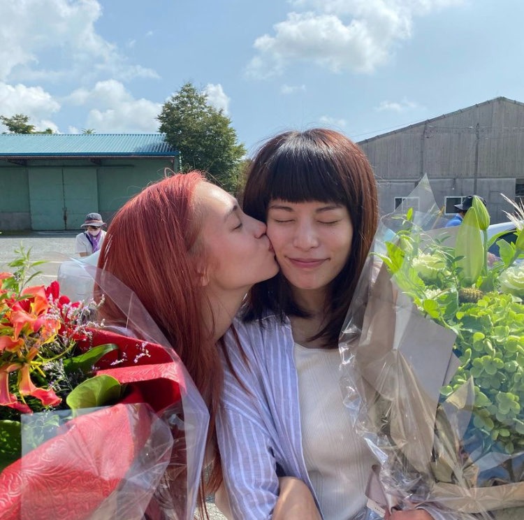 水原希子《彼女》拍攝花絮（水原希子IG圖片）