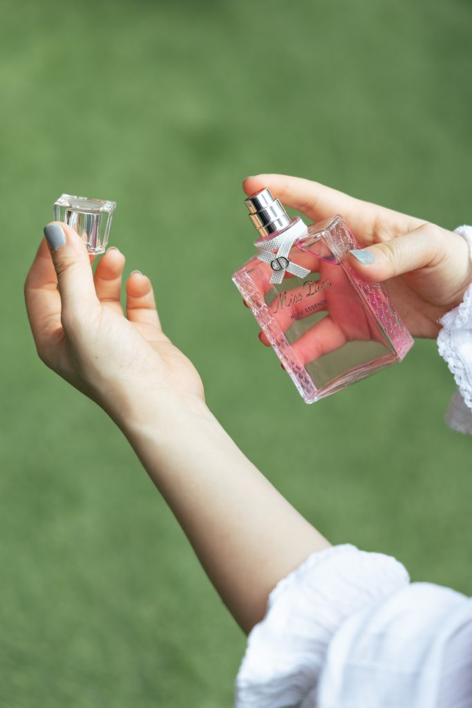 Miss Dior Rose Essence的香氣除了輕淡的蜜糖花香