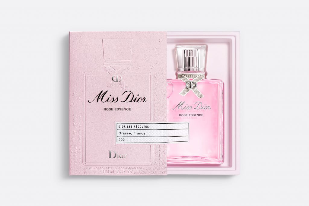 Miss Dior Rose Essence的包裝盒以再造紙及五月玫瑰花瓣中的纖維結合製作