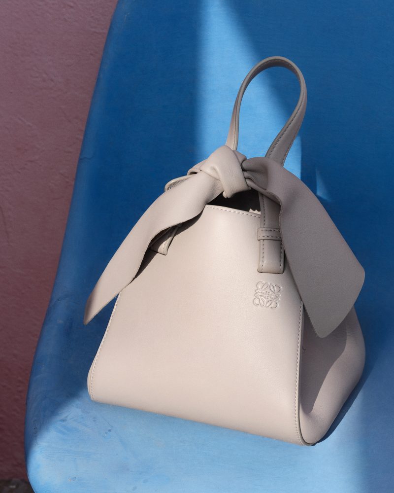 032309-032309-LOEWE_SS23_LNY_HERO_STILLS_RGB_CROPPED_4X5_2-800x1000.jpg