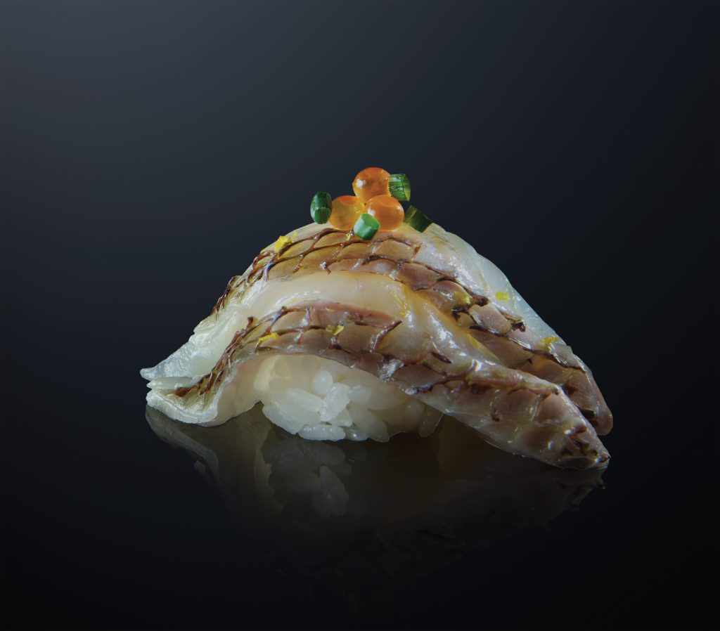 基師傅之作：吞拿魚手鞠壽司鯛魚配胡麻豉油壽司