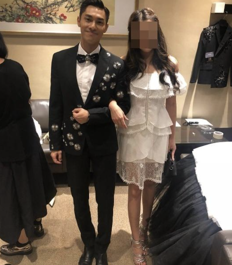 女友人與關楚耀合照