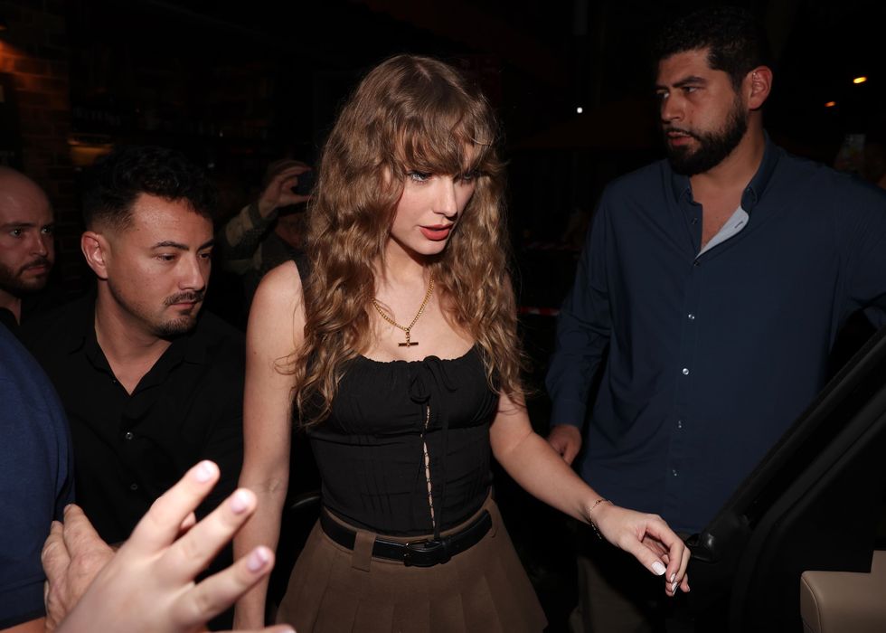 Taylor Swift 最近在悉尼被拍到穿著束腰上衣