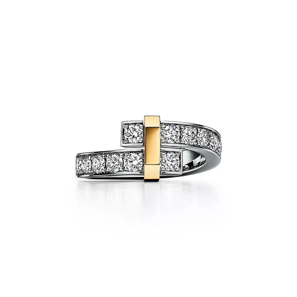 Tiffany & Co. 的寬版Edge Bypass Ring定價為約HK$71,230