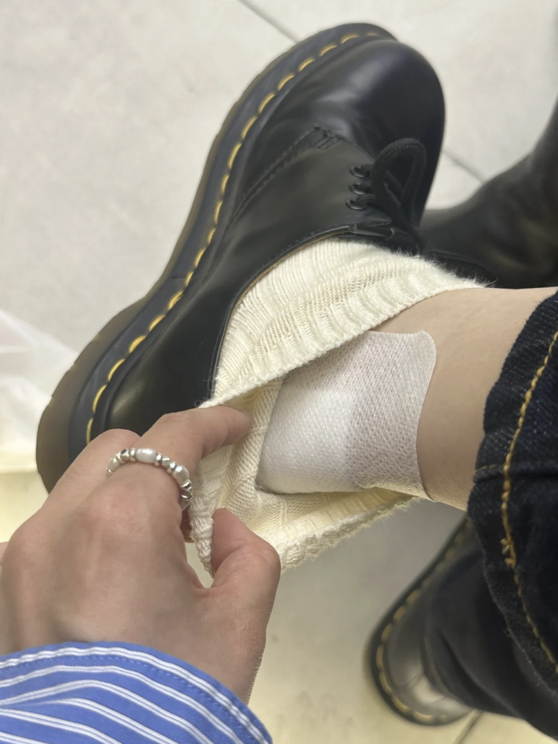 新鞋刮腳-磨腳-腳痛-小松菜奈