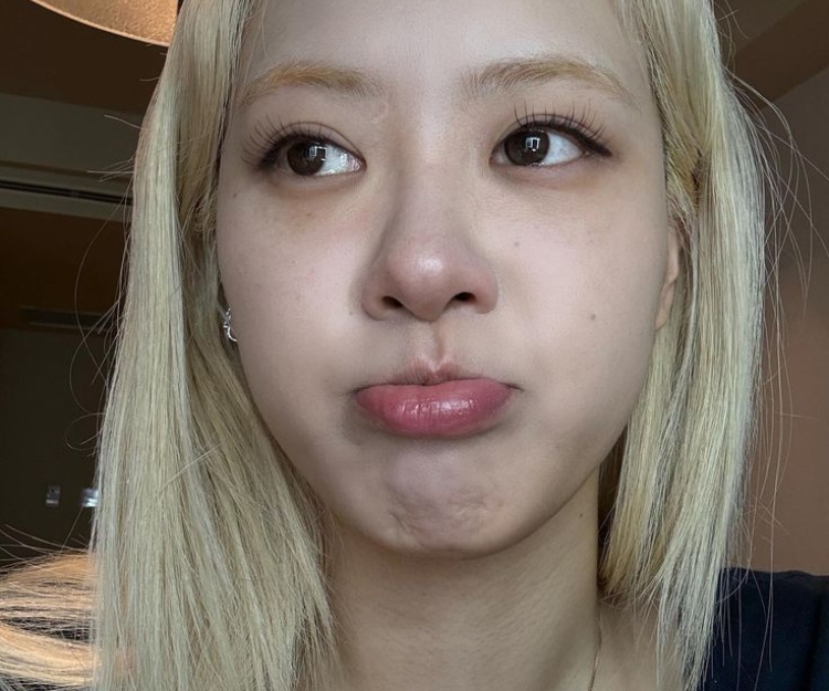 鼻翼總是卡粉浮粉？4招解決鼻翼斑駁脫妝 原來上妝前1動作是貼妝關鍵？