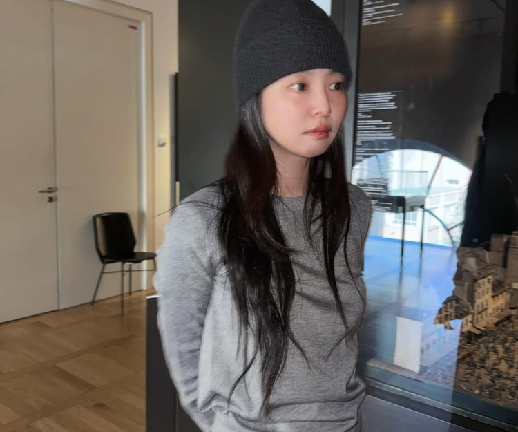 不想再精心打扮？IG爆紅「低能量穿搭」比老錢風更療癒！5大特色不顯邋遢 注意避開1種色系