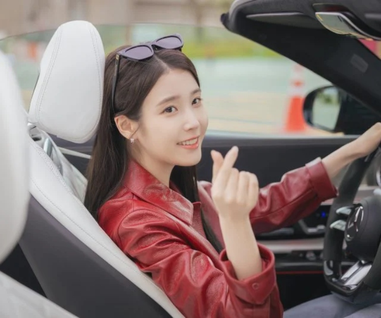 《21世紀大君夫人》IU李知恩少女感依舊！32歲稚嫩童顏令人羨慕 公開6大凍齡美容保養法