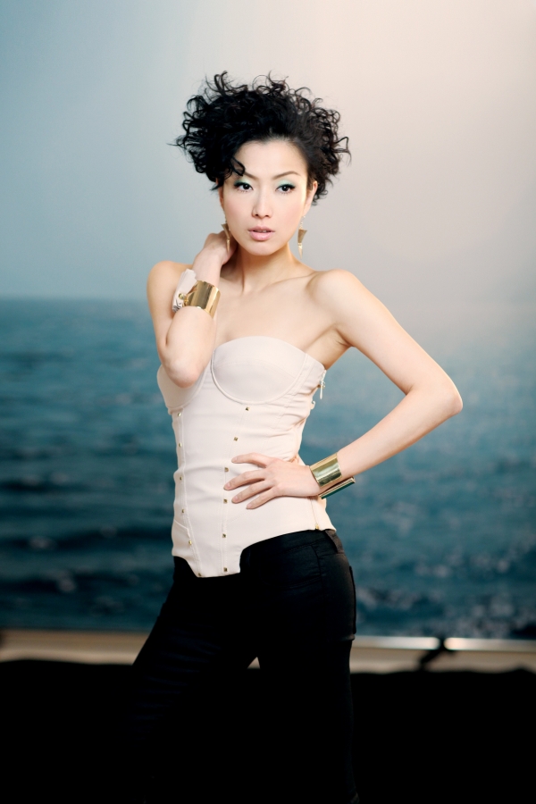 she.com 獨家！Sammi 預告2012 美肌潮流