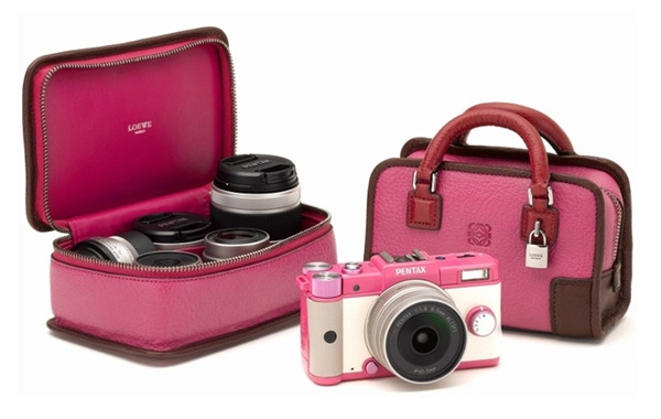Loewe X Pentax 粉紅相機