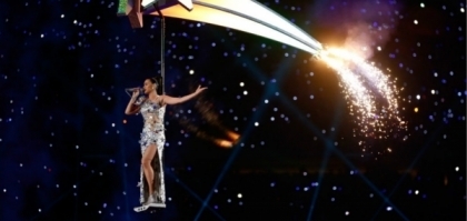 Katy Perry 4個精彩 look 閃耀「超級碗」！
