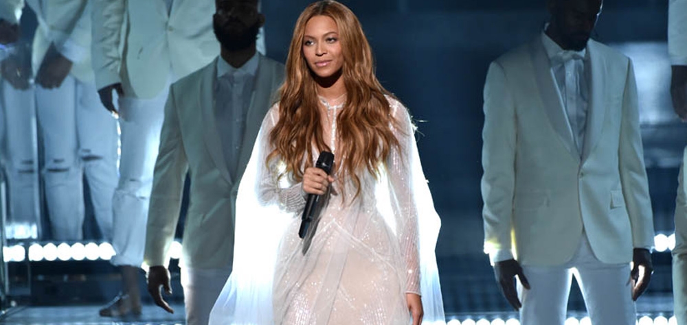 上網買!Beyoncé 出席格林美的珠寶