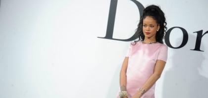 Rihanna 超大陣仗代言 Dior