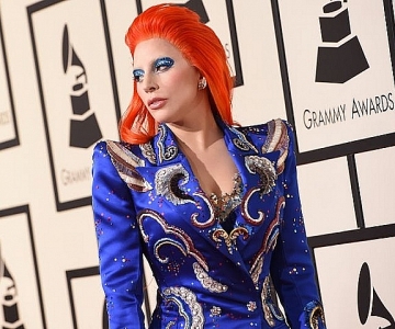 Grammys 2016<br>Lady Gaga<br>向David Bowie致敬！