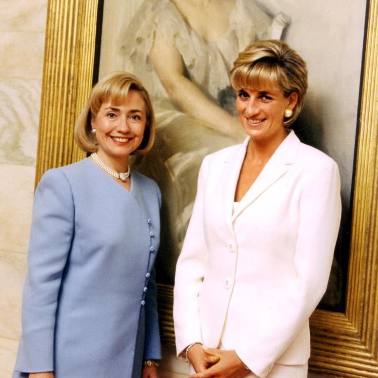 hillary_diana-xlarge_transzywu0g0yjrw5qotp9etyfpdockps5vo6v9oujvx1tmo
