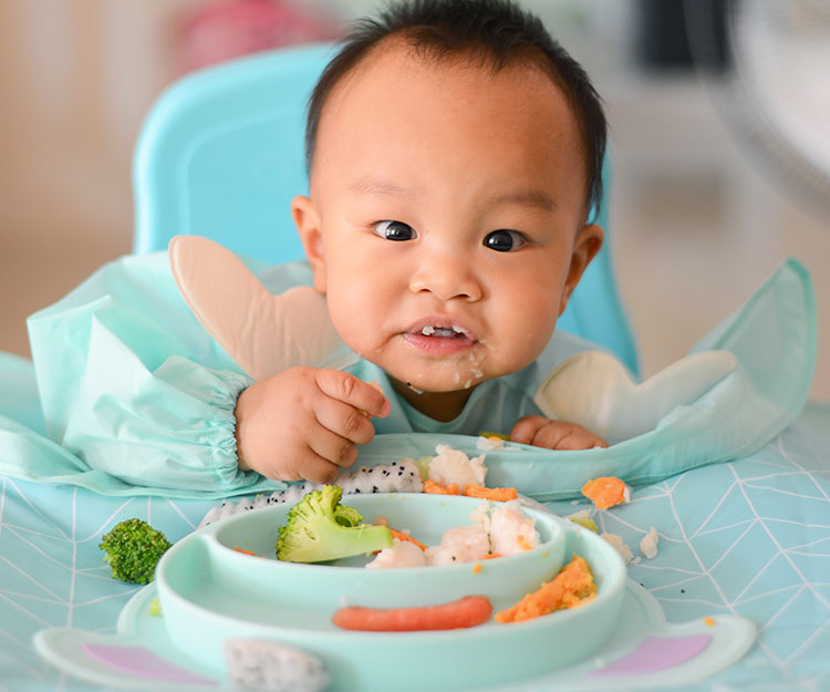 BLW斷奶加固真的好？認識何謂Baby Led Weaning｜營養學家伍雅芬
