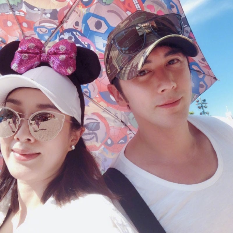 闊別電視螢幕多年嘅 #李婉華 日前喺社交媒體大派福利，貼出性感美照 ￼ ?作為三孩之母身型依然keep得咁好真係太犯規喇。已移居加拿大多年嘅佢係加拿大中文電台主持人，平時甚少參與幕前演出，相信好多《開心華之里》 ￼ ?年代嘅忠心粉絲都好掛住佢！ 除咗幾張網民福利之外，婉華有份客串演出嘅《再創世紀》將於下月播映。劇中佢與同樣來自加拿大嘅鍾嘉欣有對手戲，呢套亦係鍾嘉欣暫別大台嘅重要作品，咁有話題性真係好難錯過 ￼ ?相信大家都好想一次過睇晒兩代女神嘅精采演出！ #明星家庭 #she煲劇 #shemom