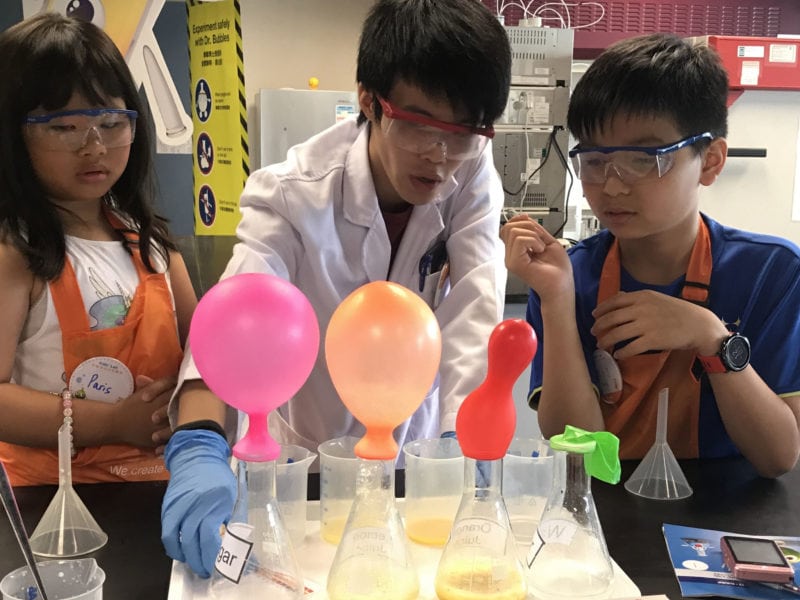 小小化學實驗｜是誰吹脹了氣球？（認識酸醶度的化學實驗）