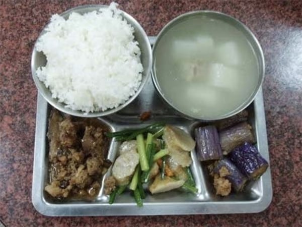 全城熱話 香港小學生「廿蚊飯」難食惹爭議 外國孩子午飯吃甚麼？